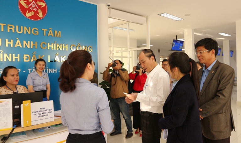 Giảm 50% giá cước tiếp nhận hồ sơ, chuyển trả kết quả thủ tục hành chính qua dịch vụ bưu chính công ích đối với hồ sơ thủ tục hành chính sử dụng dịch vụ công trực tuyến mức độ 3, mức độ 4